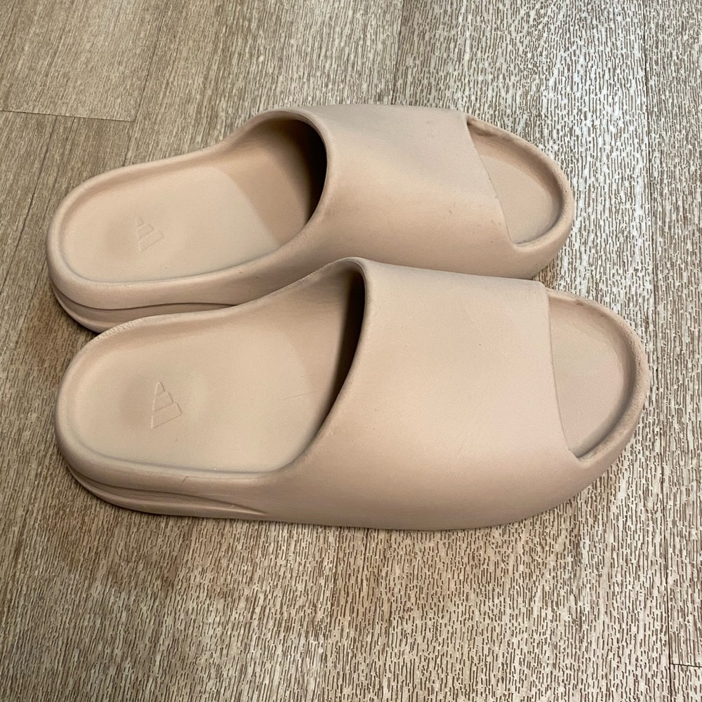 YEEZY PURE TAN WOMENS SLIDES SIZE 11